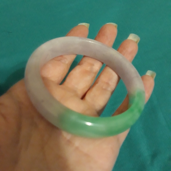 Lavender jadeite jade bangle